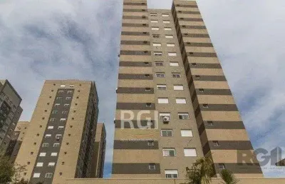 Apartamento com 75m² privativos, 2 dormitórios sendo 1 suíte, living dois ambientes, imóvel arejado e iluminado.