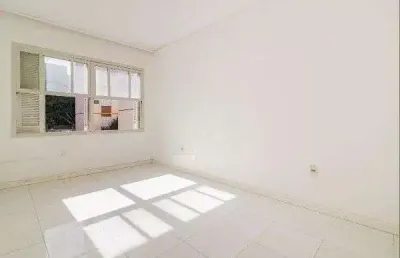 Vende-se apartamento semi-mobiliado de 2 quartos - menino deus