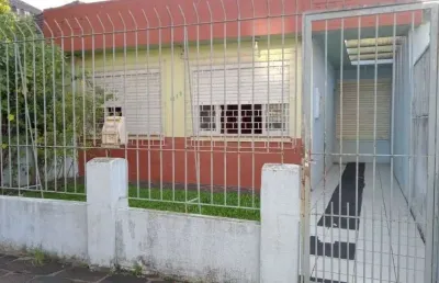 Casa com 3 quartos à venda na Rua Juarez Távora, --, Vila João Pessoa, Porto Alegre