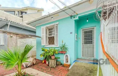 Casa com 3 quartos à venda na Rua Professor Clemente Pinto, --, Medianeira, Porto Alegre