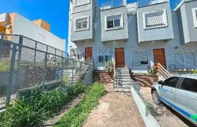 Casa em porto alegre, no bairro guarujá, com 3 dormitório(s), e 3 banheiros, à venda.