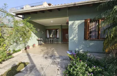 Casa com 3 quartos à venda na Rua Heitor Kramer, --, Guarujá, Porto Alegre