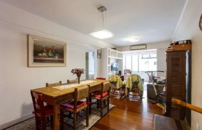Apartamento com 73m², 2 dormitórios, área de serviço separada, living 2 ambientes , vaga de garagem escriturada e coberta.