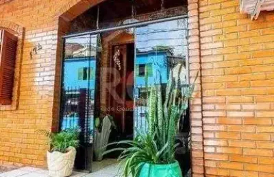 Casa - 110m², 4 dormitórios, sendo 1 suites, 1 vaga - bairro teresópolis porto alegre rs
