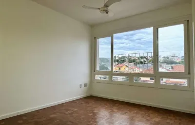 Apartamento com 2 dormitórios, dependência e 1 vaga no bairro menino deus