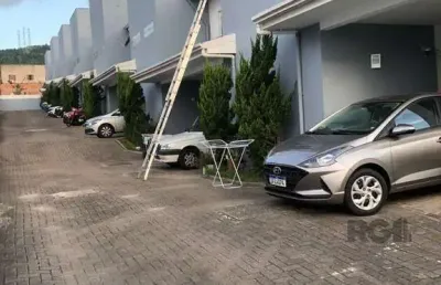 Sobrado aconchegante em condomínio no jardim carvalho