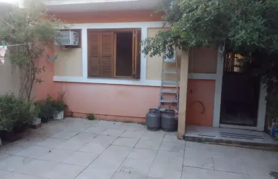 Casa 02 dormitórios com 02 vagas, no bairro hípica, em porto alegre rs.