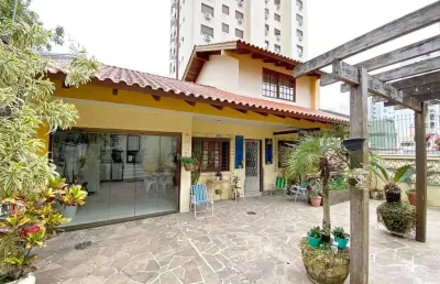 Casa térrea com edícula e salão de festas próximo ao iguatemi