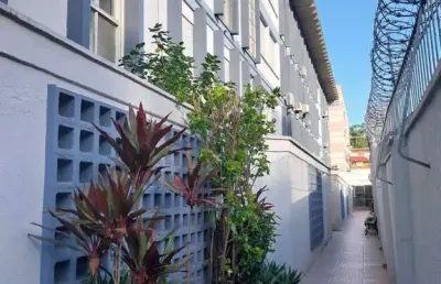 Apartamento 62m² no bairro glória, dois dormitórios, térreo e área externa.