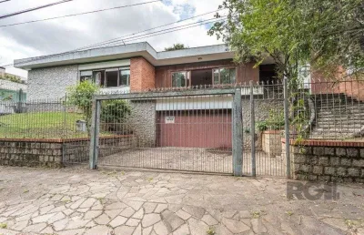 Casa com 3 quartos à venda na Rua Tunísia, --, Vila Ipiranga, Porto Alegre