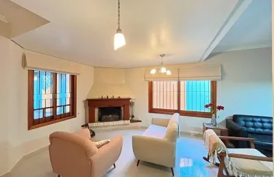 Casa com 3 quartos à venda na Rua Torre de Pedra, --, Espírito Santo, Porto Alegre