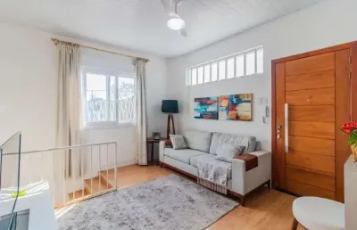 Casa de 3 dormitórios com 90m² à venda no bairro medianeira