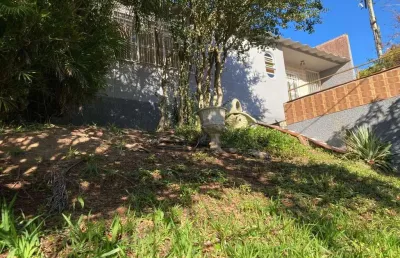 Casa 3 dormitórios, 3 banheiros, bairro teresópolis.