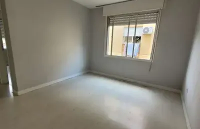 Vende apartamento de 2 dormitórios no passo da areia, condomínio ao lado do conceição