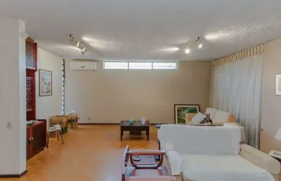 Casa com 3 dormitórios com 279.5m², no bairro três figueiras