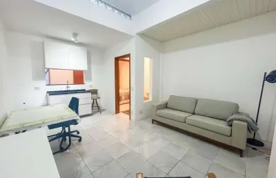 Apartamento de 1 dormitório, suíte ampla, semimobiliado, com pátio privativo no bairro mont serrat.
