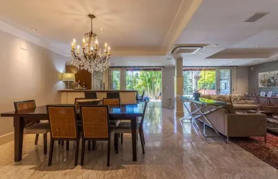 Casa em condomínio com 487m² | 4 dormitórios sendo 4 suítes, 3 vagas, no bairro três figueiras, porto alegre