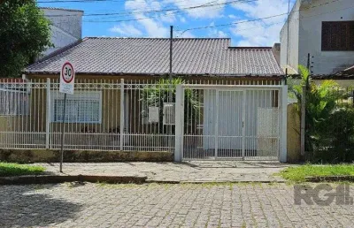 Casa 3 dormitórios, 5 vagas, 155 m² área construída, terreno 300m², nonoai.
