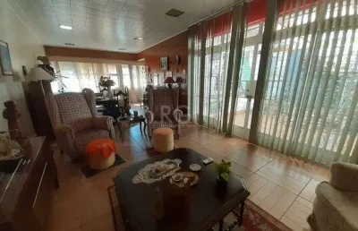 Casa para venda - 290m², 3 dormitórios, sendo 1 suites, 3 vagas - menino deus