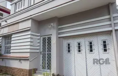 Casa espaçosa de 3 dormitórios à venda no bairro moinhos de vento!