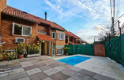 Casa na vila conceição, 3 dormitórios, 1 suíte, churrasqueira, lareira, 4 vagas, piscina aquecida e vista perene para o rio.