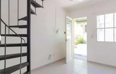 Aconchegante sobrado com 1 dormitório, suíte, vaga, no bairro são josé em porto alegre/rs.