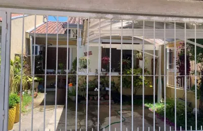 Casa com 3 quartos à venda na Rua Doutor Raphael Loro, --, Hípica, Porto Alegre
