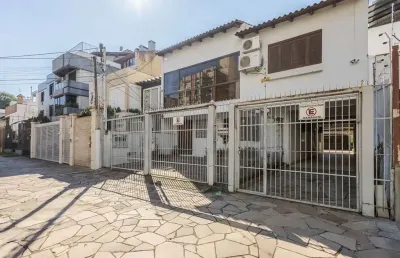 Casa com 6 quartos à venda na Rua Luzitana, --, Higienópolis, Porto Alegre