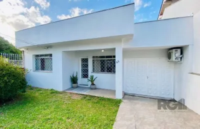 Casa com 3 quartos à venda na Rua Doutor João Simplício Alves de Carvalho, --, Vila Ipiranga, Porto Alegre