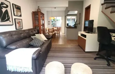 Casa em condomínio fechado de 3 dormitórios, 2 vagas e infra