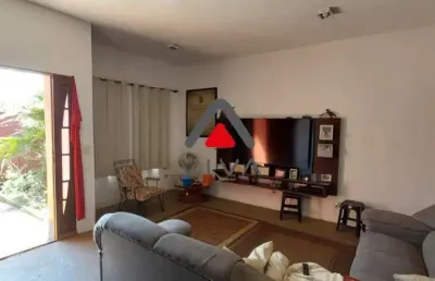 Casa com 4 quartos à venda na Rua Benedito Ferreira de Freitas, 70, Cidade Vergani, Pouso Alegre