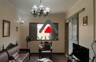 Casa com 3 quartos à venda na Rua Amadeu de Queiroz, 86, Centro, Pouso Alegre