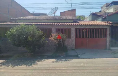 Casa com 2 quartos para alugar na Rua Maria Antonieta de Carvalho, 2000, Jardim Jatobá, Pouso Alegre
