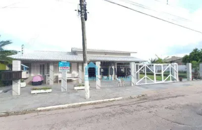 Casa com 3 dormitórios, amplo pátio e piscina à venda, por r$ 486,000,00- indianópolis - tramandaí/rs