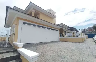 Casa com 5 quartos para alugar na Rua Paulino José da Silva, 53, Estreito, Florianópolis