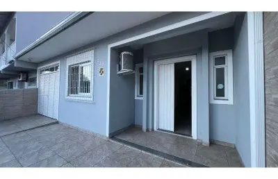 Casa com 3 quartos para alugar na Rua José João de Souza, 519, Roçado, São José
