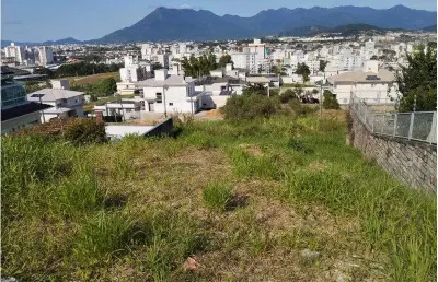 Terreno à venda na Rua dos Gaviões, Pedra Branca, Palhoça