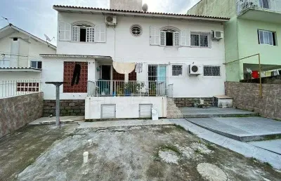Casa com 4 quartos à venda na Rua Olegário Da Silva Ramos - Até 583/584, 366, Capoeiras, Florianópolis