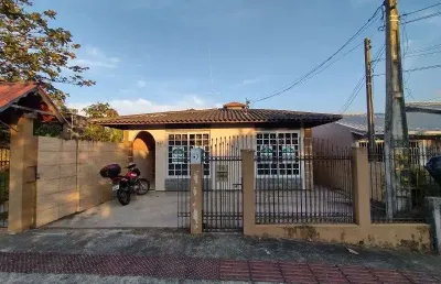 Casa com 3 quartos para alugar na Rua Manuel Bandeira, 341, Areias, São José
