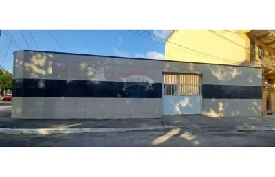 Excelente casa à venda na avenida j, conjunto ceará i. ótima localização e preço imperdível: r$ 415.000,00. aproveite essa oportunidade!