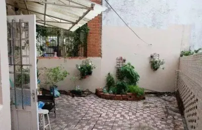 Vende -- apartamento térreo com pátio – 2 dormitórios  - ap591