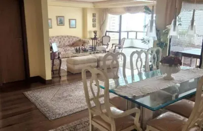 Apartamento 4 suítes varanda lavabo 3 garagens depósito piscina à venda na graça!