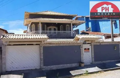 Linda e ampla casa colonial duplex com piscina à venda!