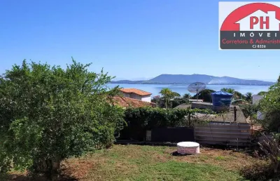 Linda casa de 2 quartos  com vista maravilhosa da lagoa e um amplo quintal!