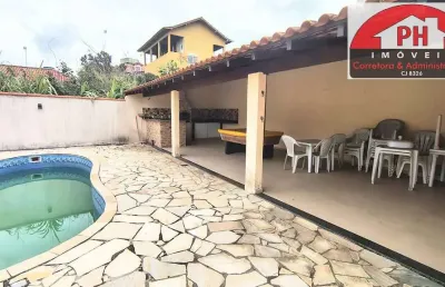 Linda casa com 3 quartos com piscina e área gourmet