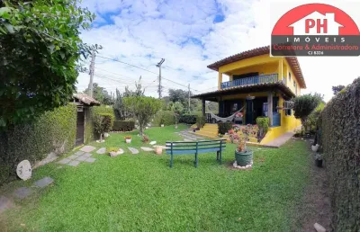 Encantadora casa duplex com piscina a 50 metros da lagoa
