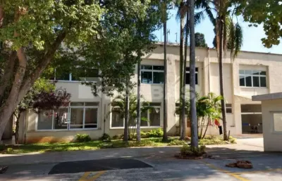 Prédio comercial - zona zcor2 - multiuso - esquina com ampla estrutura