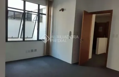 Sala comercial à venda na rua césar lombroso, 49, rio branco, porto alegre, 43 m2 por r$ 200.000