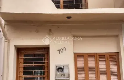 Casa em condomínio fechado com 2 quartos à venda na rua dezessete de junho, 700, menino deus, porto alegre, 83 m2 por r$ 319.000