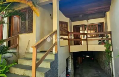 Casa com 4 quartos à venda na rua bezerra de menezes, 135, passo da areia, porto alegre, 420 m2 por r$ 2.500.000